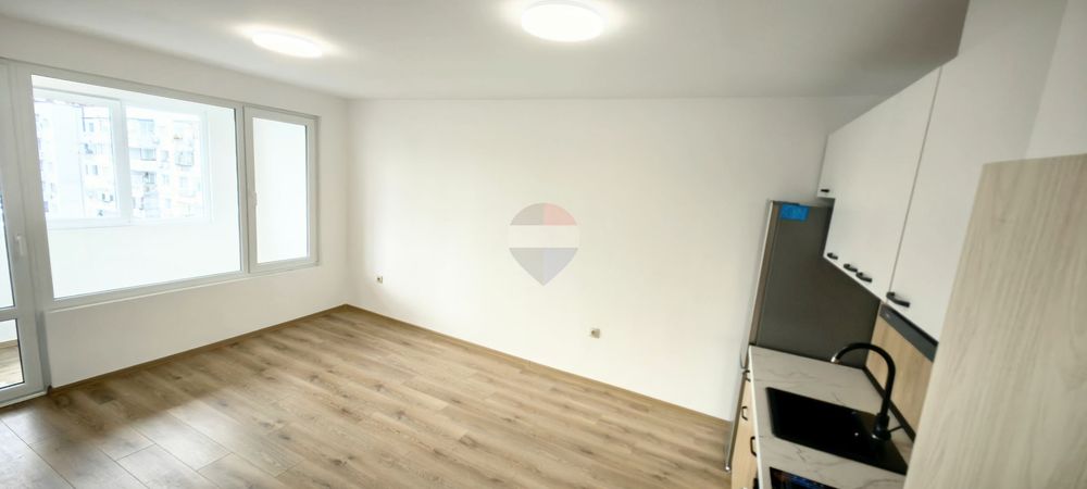 Преустроена разширена панелна гарсониера, кв. Възраждане гр.Варна. ЙГ