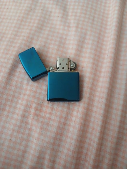 Срочно продам зажигалку Зиппо