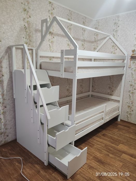 Кровать двухъярусная!