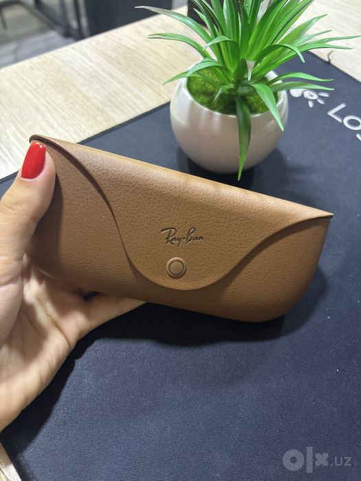 Ray Ban meta sotiladi .