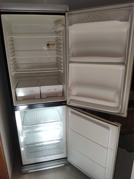 Хладилник с фризер Zanussi