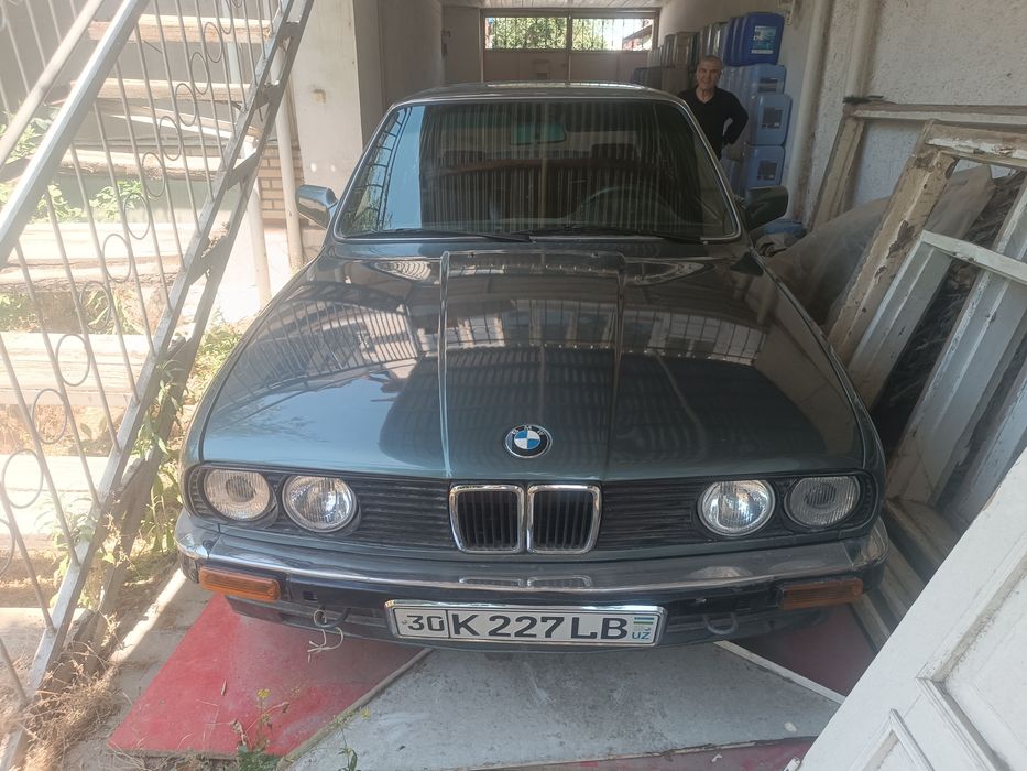 Автомашина BMW M20 E30