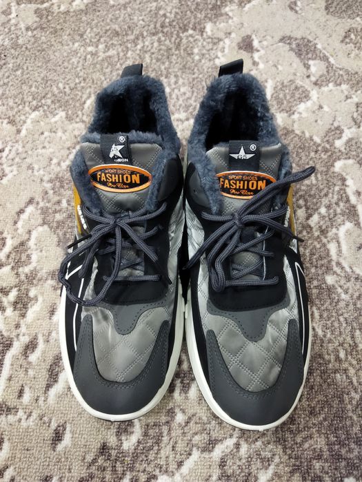 Кроссовки 42 размер.