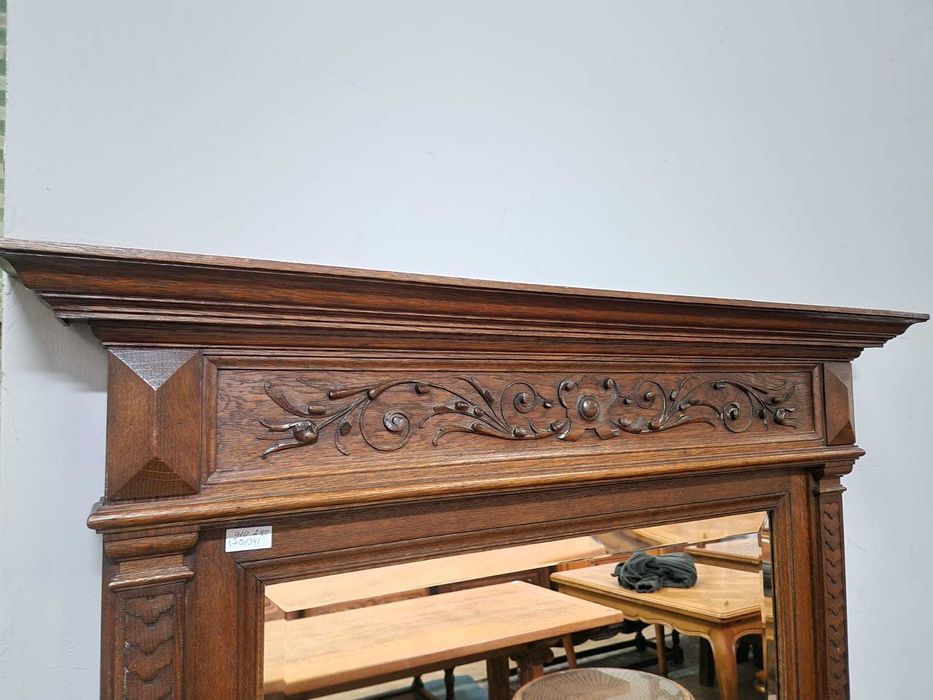 Голямо огледало за стена с красива дърворезба в неоренесансов стил