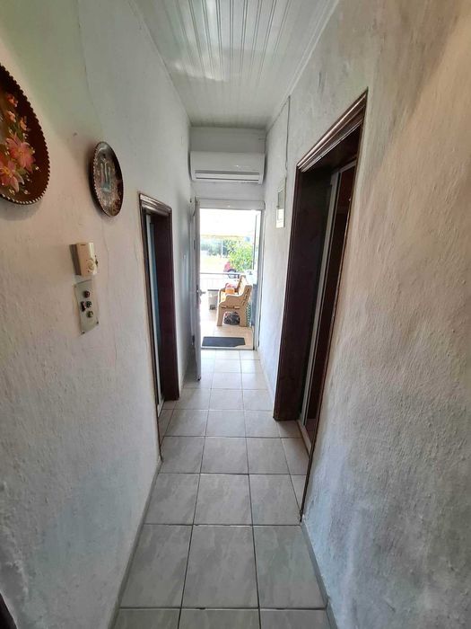 Продава малка къща с площ 60 м2 с двор 220 м2 в Аспровалта, Гърция