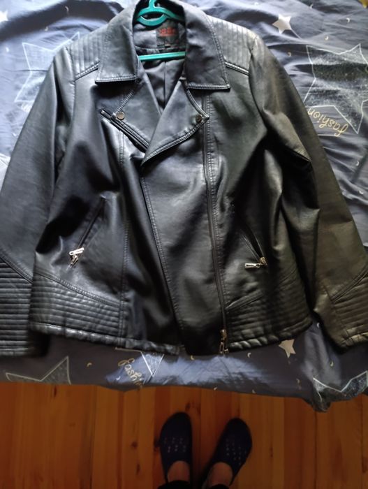 Классная куртка в отличном состоянии,нигде нет изьянов.