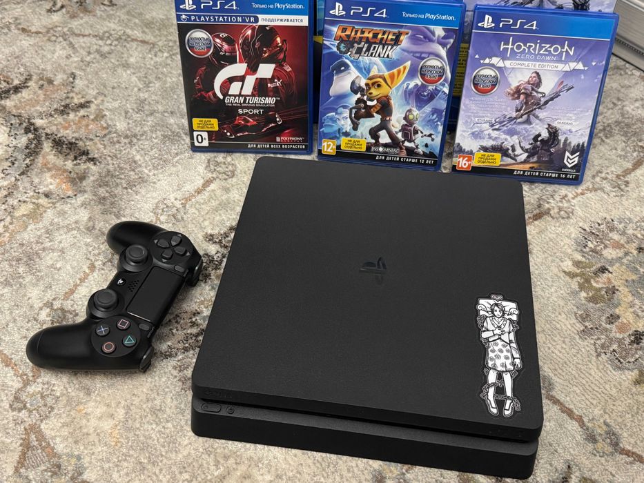 продам игровую консоль Sony PlayStation 4