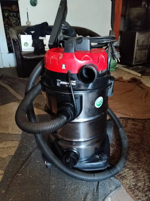Vând aspirator profesional