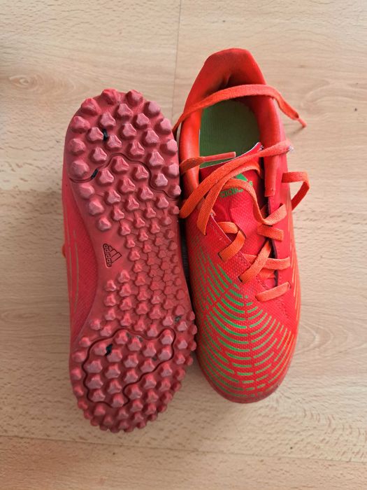 Детски обувки за футбол