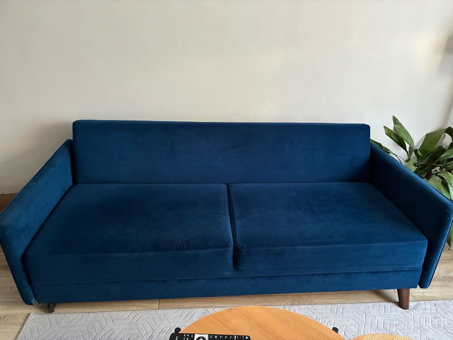 диван и маса за хранене