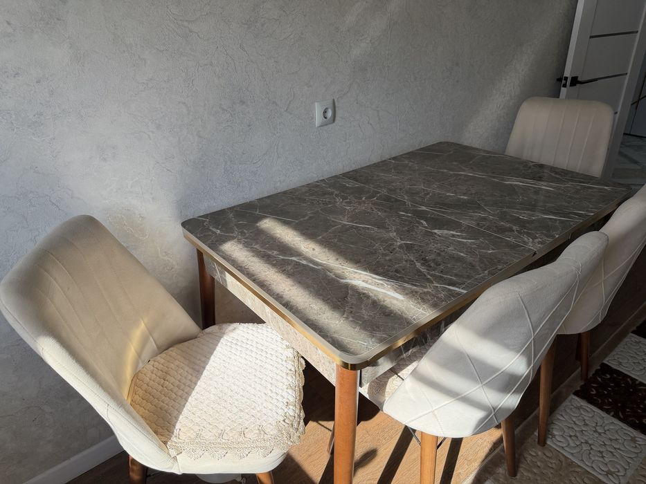 Продам стол со стульями