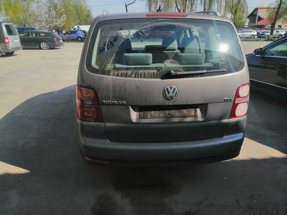 dezmembram volkswagen touran