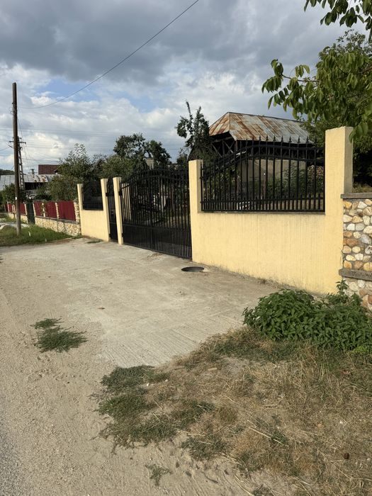 Vind teren intravilan central  in comuna Botesti,judetul Arges