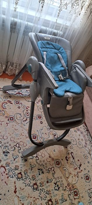 Срочно продам стол для кормления . Много не пользовался