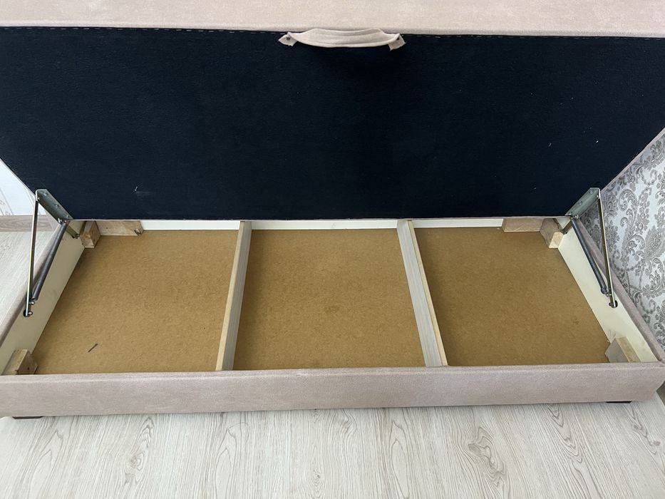 Диван кравать с нижним отсеком для хранения вещей