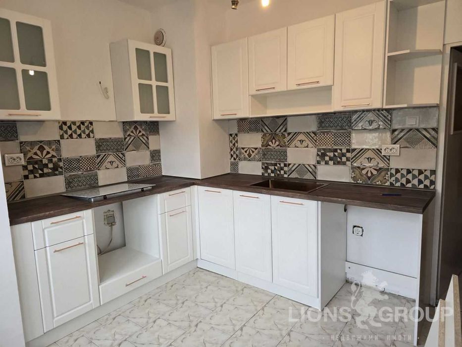 Дава се под наем Тристаен апартамент в с. Чайка, Област Варна - 70 кв.м за 750 € - Снимка #1