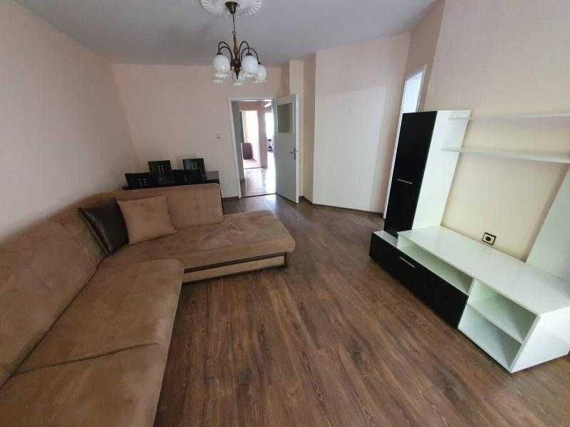 Тристаен апартамент във Възраждане!