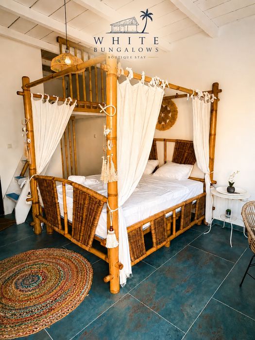 White Bungalows cazare Costinesti Nibiru Beach Please casuta cu piscina vedere la mare
