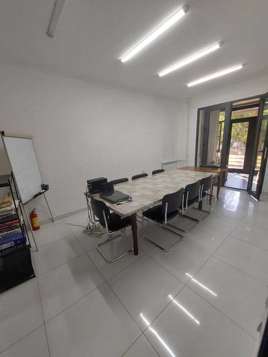 Продается офис  1 линия! Отличное место! Рядом базар Кадышева.