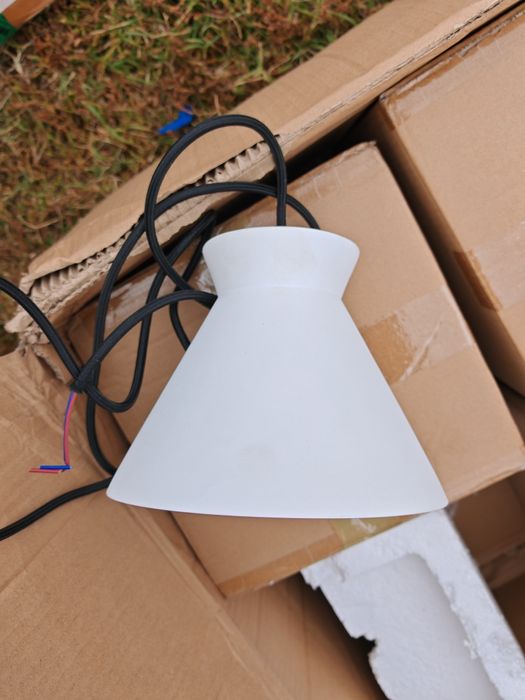 Полилей с 3 глави от лят цимент и дърво, 80 см черна основа