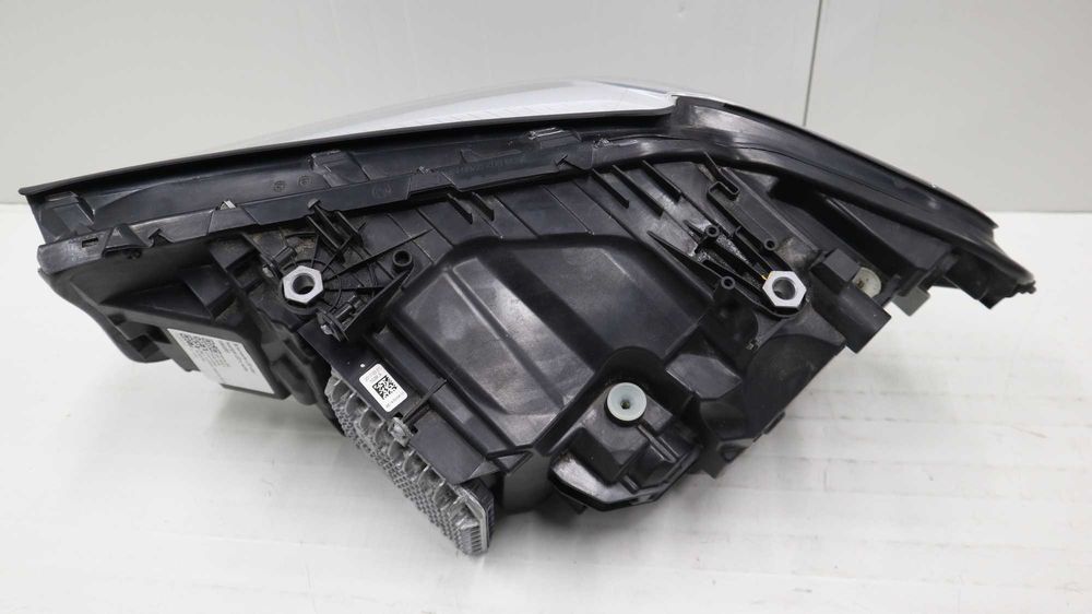 Десен фар БМВ Г30 BMW G30 LED със завиване