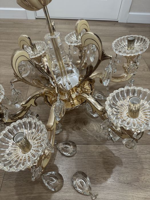 Продам  люстру в зал