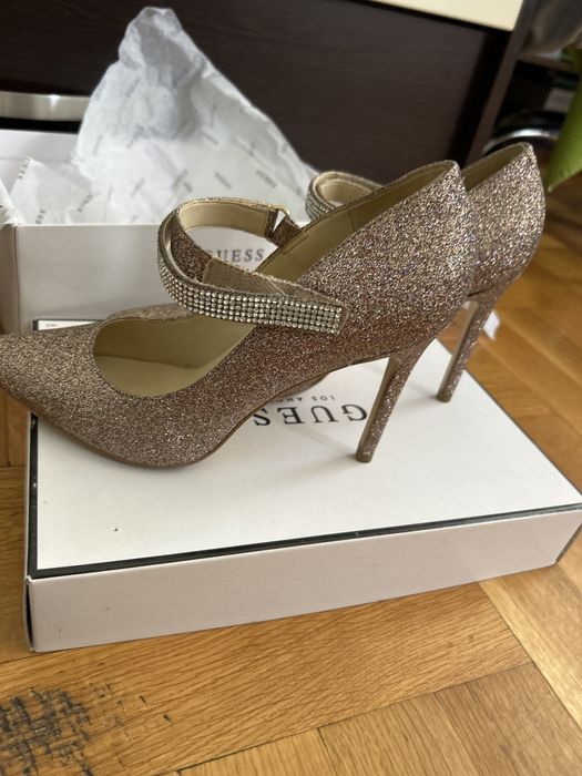 Абитуренска рокля и обувки Guess