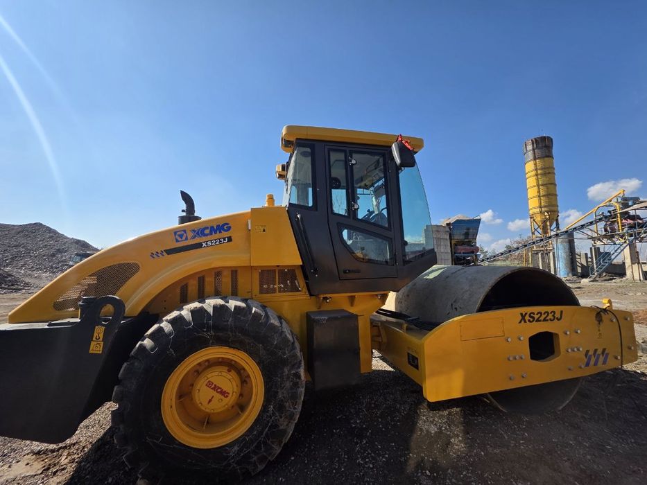 Виброкаток 22 .3 тонна сотилади йили 2024 холати идеал