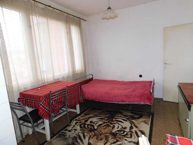 2-стаен апартамент, Търговище, Център