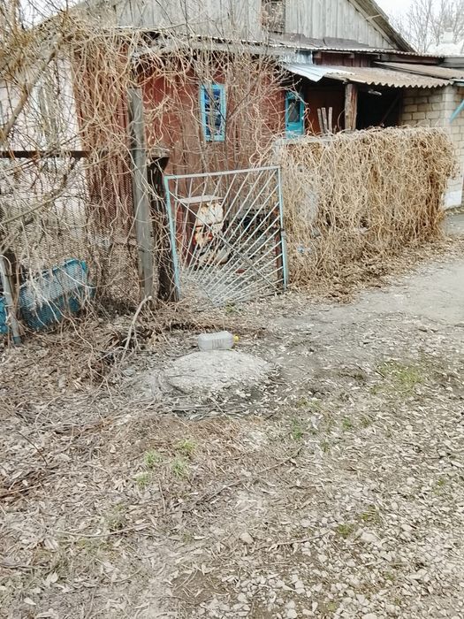 Готовый железный забор.