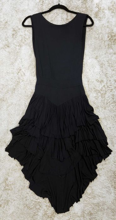Rochie neagra cu volane