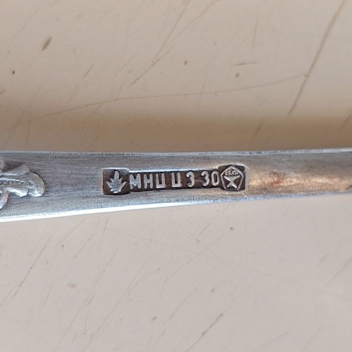 Продам вилки мельхиоровые  МНЦ 18шт.