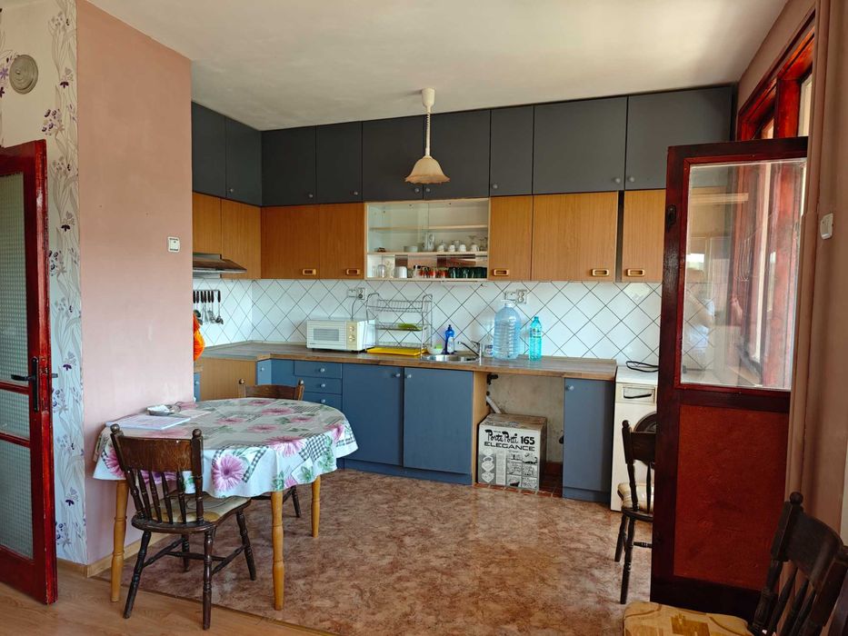 Дава се под наем Тристаен апартамент в Плевен, Мара Денчева - 90 кв.м за 249.9 € - Снимка #2