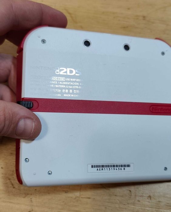 Nintendo 2DS fără încărcător