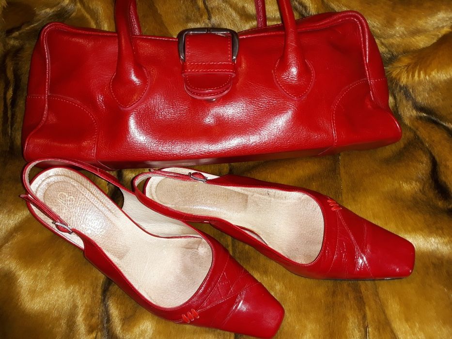 Poseta, din piele, rosu aprins.
