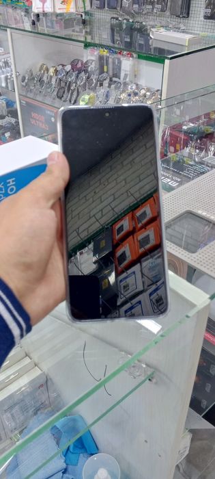 Xonor x7d yengi 1 yil garantiyasi bor