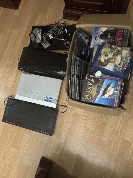 DVD проигрыватель с дисками