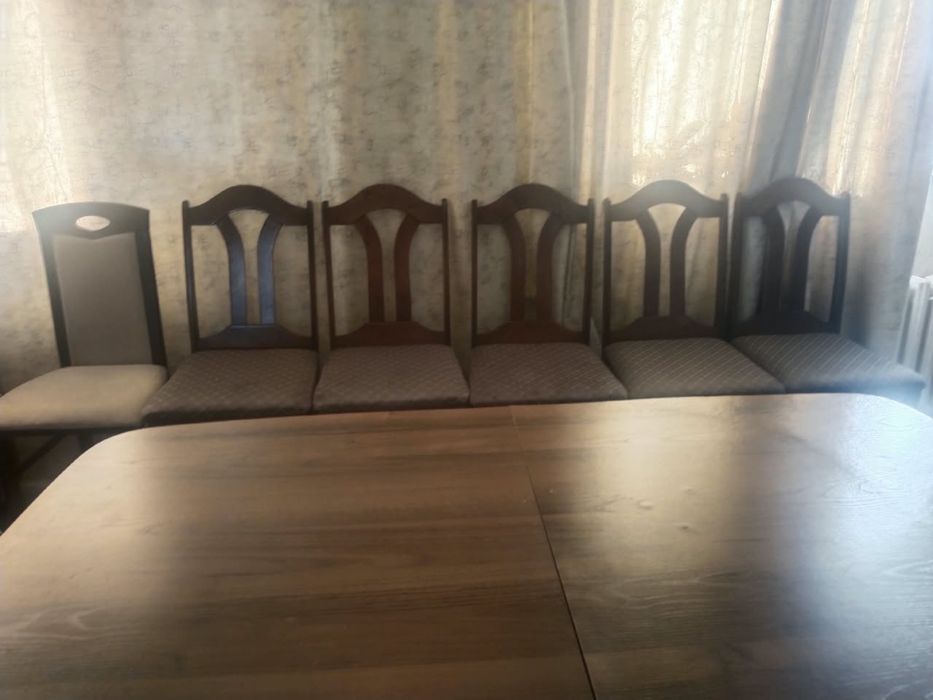 Продам стол со стульями 150*90 ( в раздвинутом 2 метра)