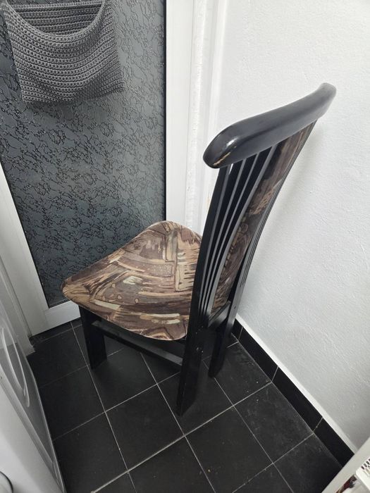 4  броя  трапезарни столове с висока облегалка