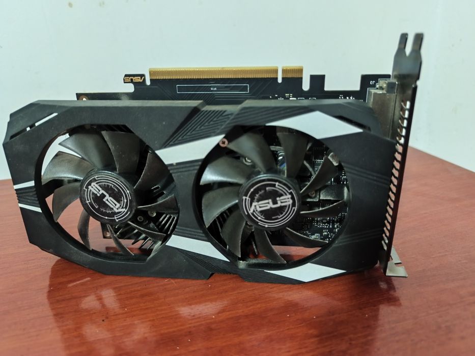 Placă video asus gtx 1650 4gb Gddr5, vine cu packaging anti-static, fără cutie originala