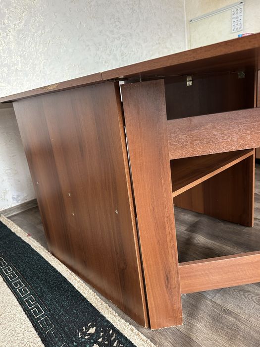 Продам стол книжку