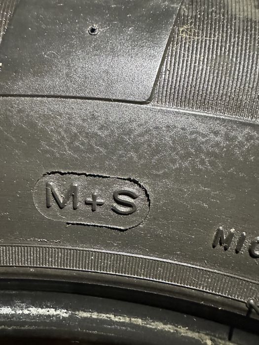 Vand 4 C-uri    Michelin Agilis 150 lei bucata