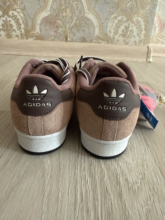 Продам крсосовки Adidas