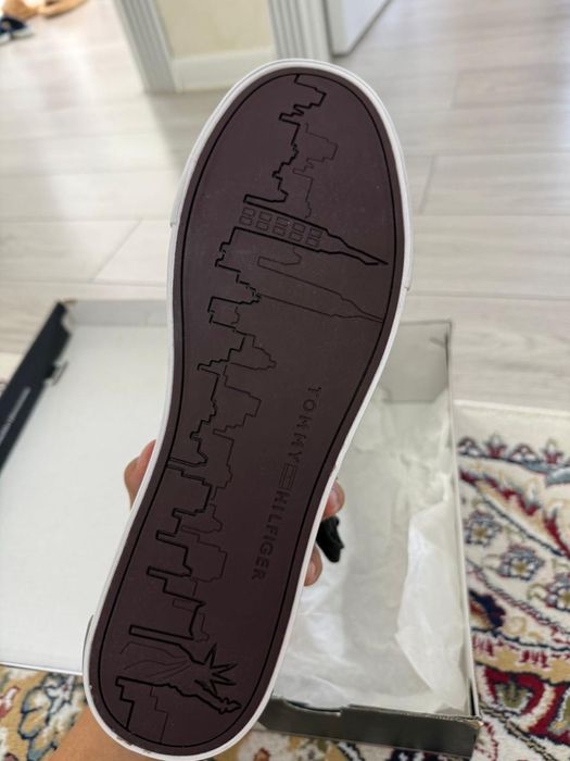 Продам новые оригинальные кеды Tommy Hilfiger