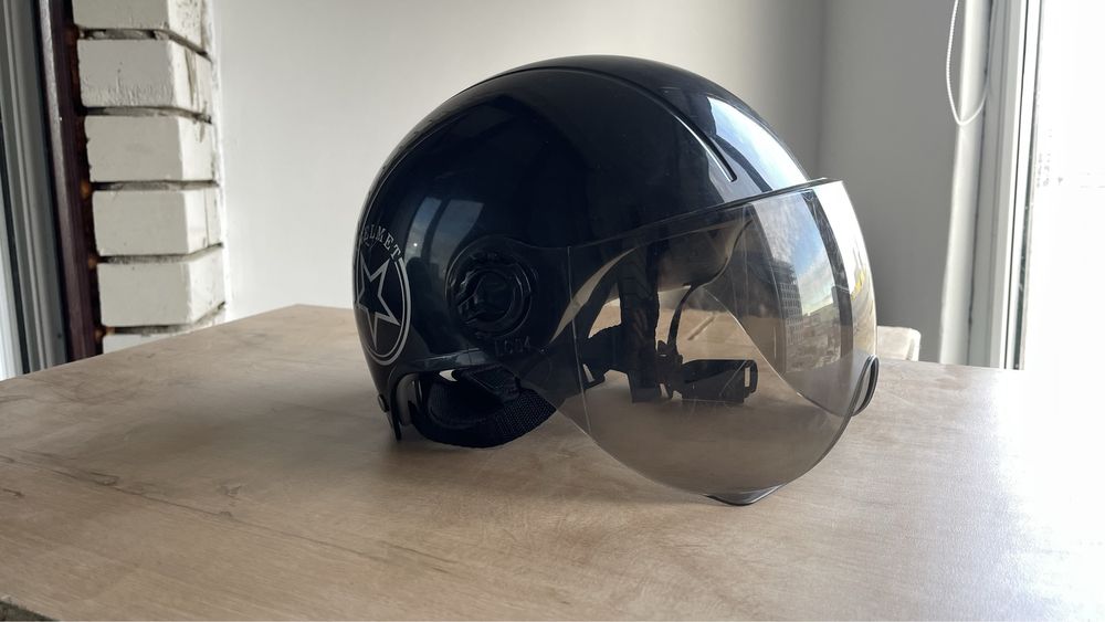 каска , шлем в отличном состояний