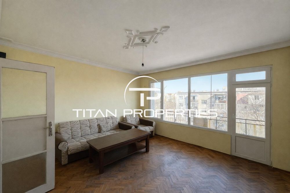 Четиристаен апартамент за продажба в кв. Кючук Париж