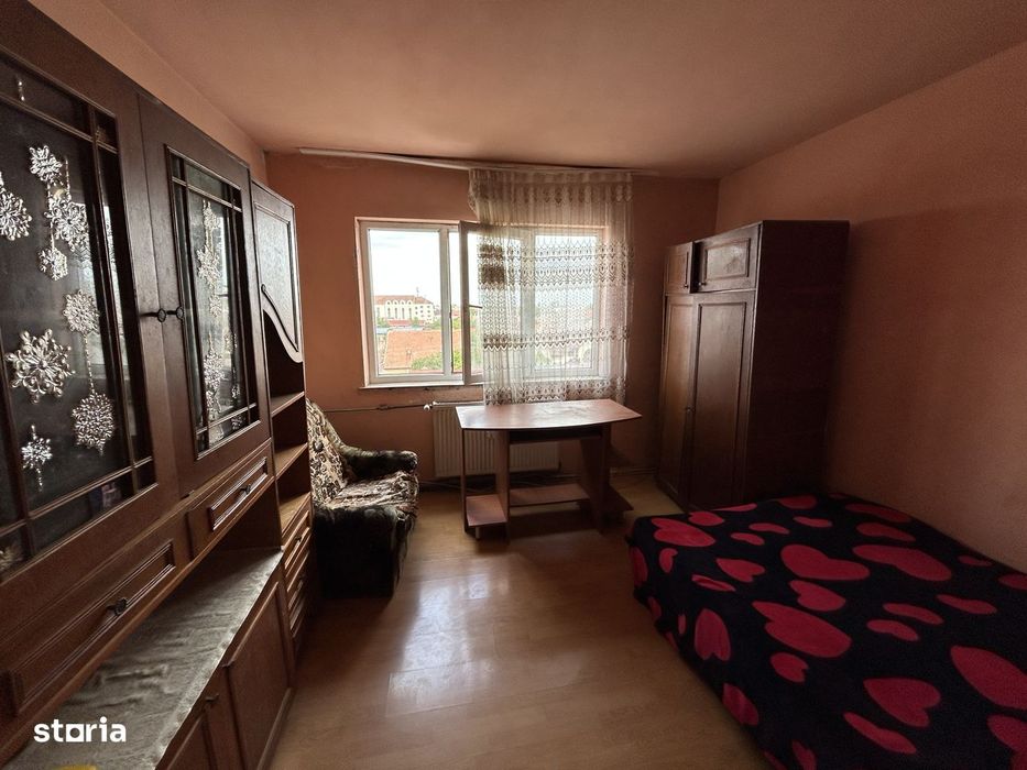 Vand gars.conf.2, st.33 mp.,in Gradiste,str.Comunarzilor,et.4/4