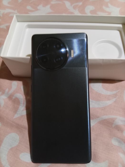 Смартфон "TECNO spark 20 pro +"с гарантией