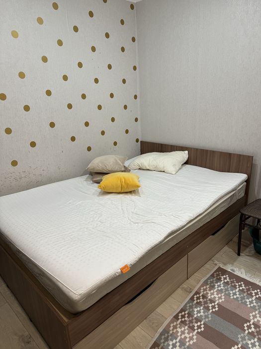 Продам кровать без матраса
