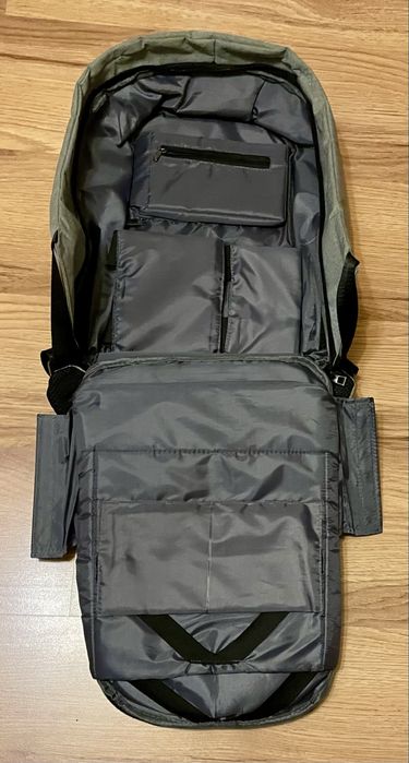 Сива модерна раница